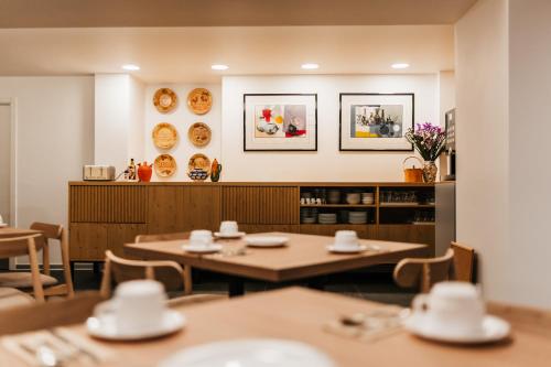 a dining room with a table and chairs at Casa do Parque Nature & Heritage Hotel in Castelo de Vide