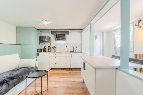 Una cocina o zona de cocina en Studio calme proche CDG & Parc Astérix - Accès A1 à 5min