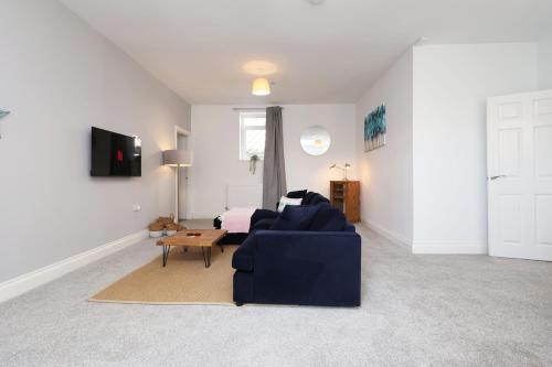 Μια τηλεόραση ή/και κέντρο ψυχαγωγίας στο Modern 3Bed, Wi-Fi, Dining for 6