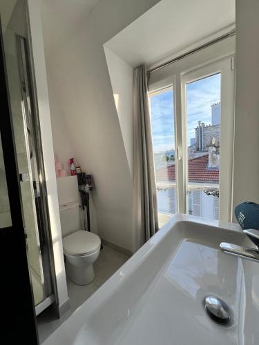 Cosy 2 Person Studio - Near Eiffel Tower