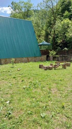 Taman di luar Apinn_Guesthouse