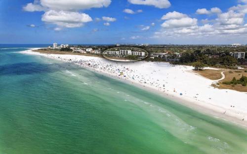 Gallery image of Crescent Royale 509 in Siesta Key