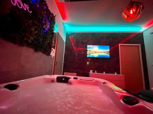 Love room avec jacuzzi intérieur proche Blagnac