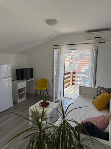 Dapur atau dapur kecil di Apartmani Štambuk