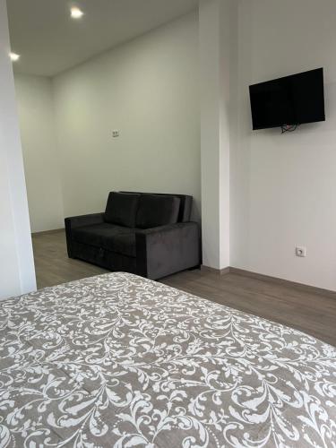a living room with a bed and a couch at Fátima Serenity Apartments in Fátima