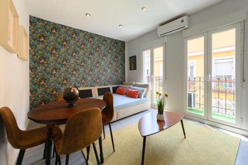 2 bedroom apartment with balcony in Madrid Temporary TEN602
