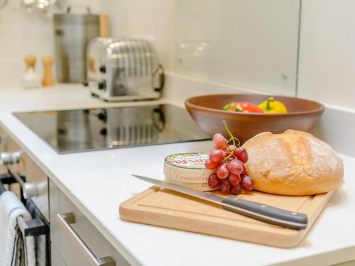 Makanan di atau berdekatan apartmen