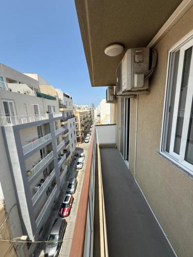 Το κτήριο όπου στεγάζεται  το διαμέρισμα