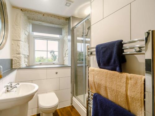 Phòng tắm tại 2 Bed in Falmouth 89983