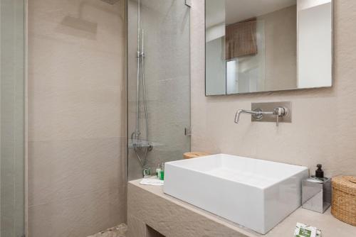 Vouliagmeni Exclusive Residence