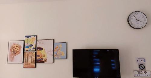 TV a/nebo společenská místnost v ubytování Gem Hostel