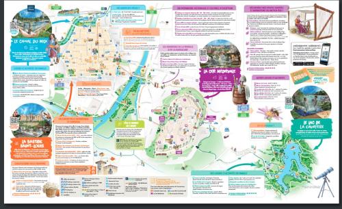 une carte des attractions d'Epcot dans l'établissement Studio Carcassonne Hyper Centre, à Carcassonne