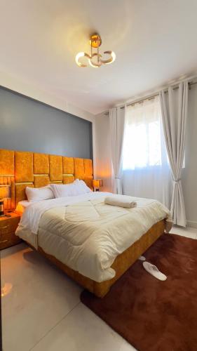 เตียงในห้องที่ Silver Homes Nightingale