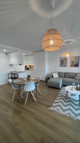 a living room with a table and a couch at Escale à Trafaria in Trafaria