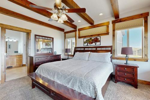 Un ou plusieurs lits dans un hébergement de l'établissement 8 Bed 5 Bath Vacation home in Fish Haven