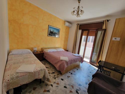 Letto o letti in una camera di The Caponi Bros