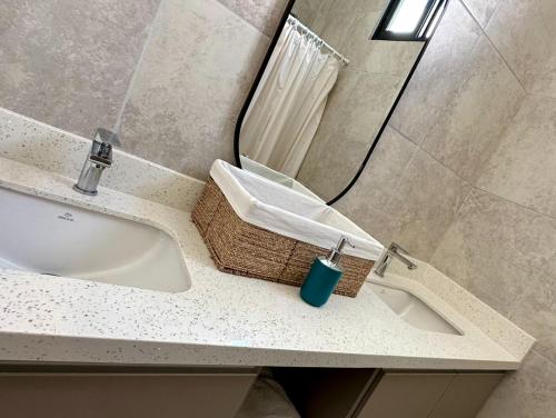 Ένα μπάνιο στο Blue Villas