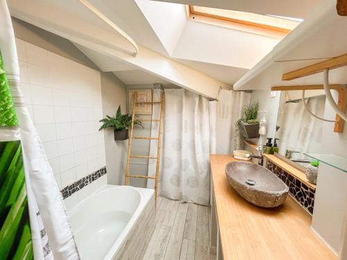 Ένα μπάνιο στο Duplex centre-ville - Le Beausset