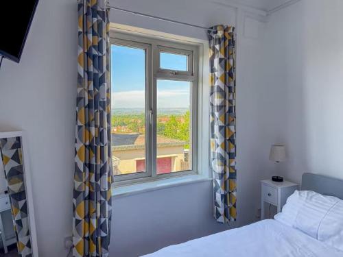 En eller flere senge i et værelse på Sleeps2-FreeParking-ContactlessCheckIn-Glastonbury