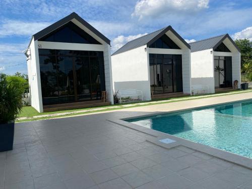 Hồ bơi trong/gần BAYU VILLA SEGAMAT