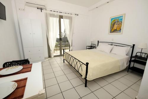 Ένα ή περισσότερα κρεβάτια σε δωμάτιο στο Olympia Zervea Studios with Pool #2 Double