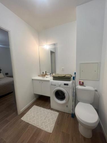 Ένα μπάνιο στο Appartement 45m2 vue Marne grande terasse