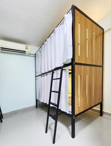 Μία ή περισσότερες κουκέτες σε δωμάτιο στο 55 Hostel Soi Phetkasem 51
