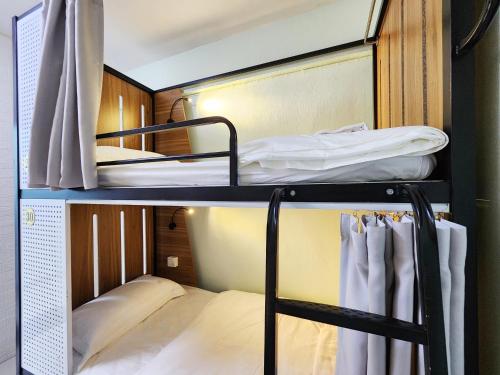 Ένα ή περισσότερα κρεβάτια σε δωμάτιο στο 55 Hostel Soi Phetkasem 51