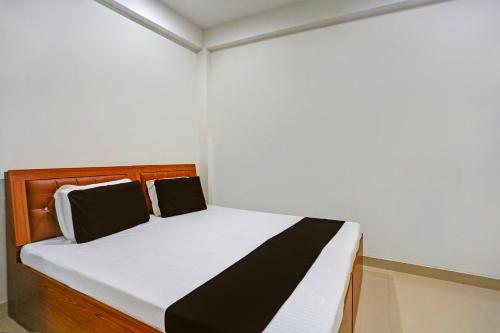Postel nebo postele na pokoji v ubytování Hotel O Amantran Residency