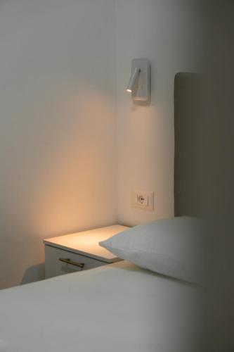 Una cama o camas en una habitación de Tepelena Center Hotel