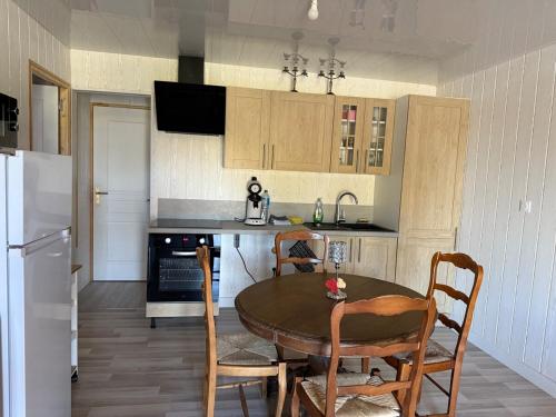 Photo de la galerie de l'établissement Chalet au bord de l eau, 