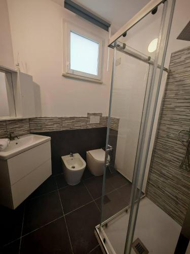 a bathroom with a toilet and a sink and a shower at Villa Plemmirio Reserve in Plemmirio