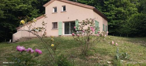 Maison dans une Chataigneraie