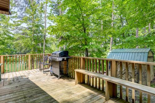 Μπαλκόνι ή βεράντα στο Boat Dock Family-Friendly Douglas Lake Home!