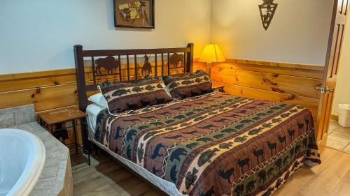 a bedroom with a bed and a lamp at A Painted Pony in Sevierville