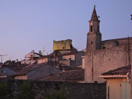 a view of a city with buildings and a clock tower at Gite DURANCE in Mallemort