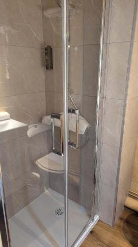 Logis Hôtel Lafayette Rochefort Franceにあるバスルーム