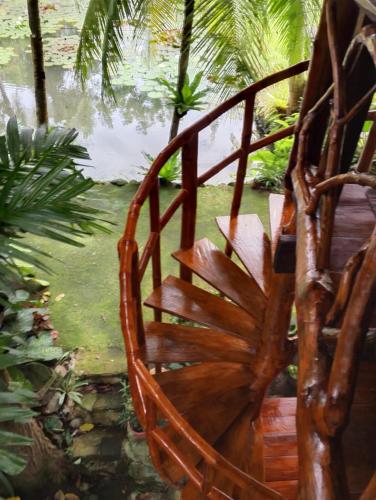Un jardín fuera de Dumaguete Oasis Treehouse, near airport and mall