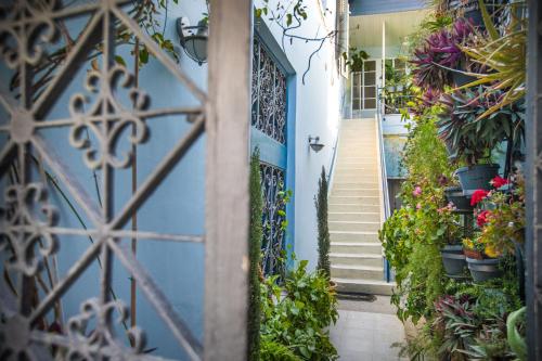 Κήπος έξω από το Atelier Residences by Sweet Keys
