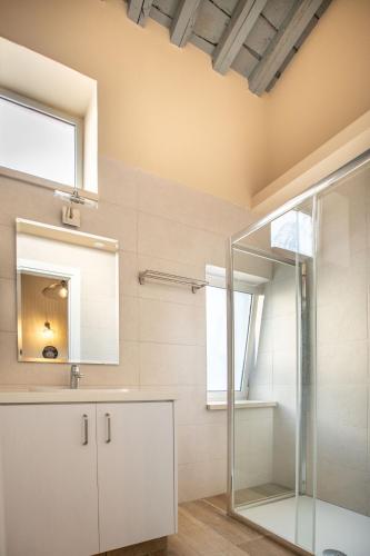 Ένα μπάνιο στο Atelier Residences by Sweet Keys