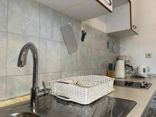 Kuchyň nebo kuchyňský kout v ubytování Apartmani Meri