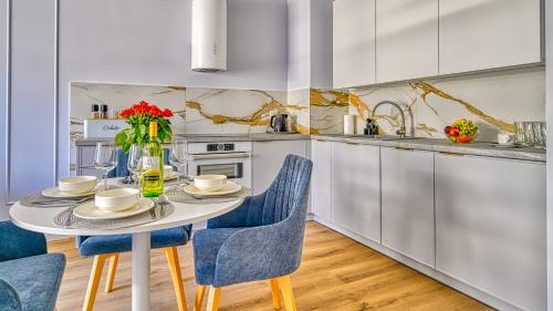 Rezydencja Niechorze D205 Classik z Basenem, Sauną, Jacuzzi, przy samej PLAŻY - 5D Apartments