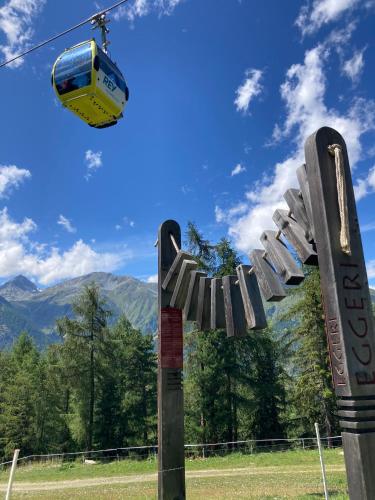 a sculpture of a ski lift with mountains in the background at Lifestyle & Spa Hotel Grächerhof in Grächen