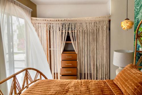 Postel nebo postele na pokoji v ubytování Custom decor-sleeps 6 with 2 pools- Condo near beach-Puerto Morelos Mexico,Casa Yellowstone
