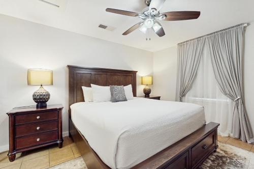 a bedroom with a bed and a ceiling fan at Arroyo Haus in Fredericksburg