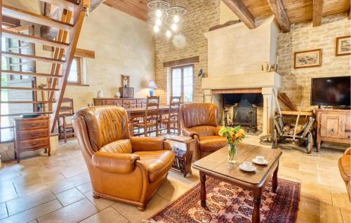 Posezení v ubytování Charmante Maison Avec Piscine