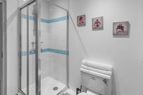 a bathroom with a shower and a toilet at 7 Bed House Pitchford Road in Earlham
