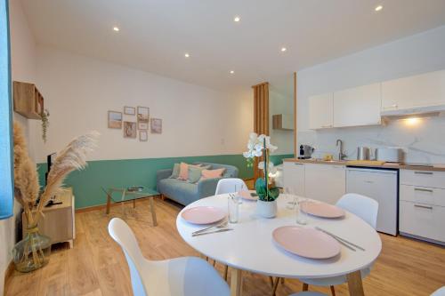 Le Grain De Folie / Place Des Halles