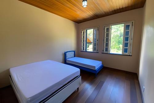 Giường trong phòng chung tại Casa de campo na Fazenda Vale Alpino