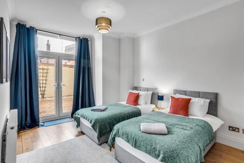 a bedroom with two beds and a window at Beautiful 2 bed apartment in the heart of the city in Norwich